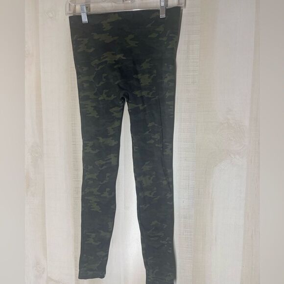 Spanx black green camouflage leggings, size medium - Picture 3 of 15